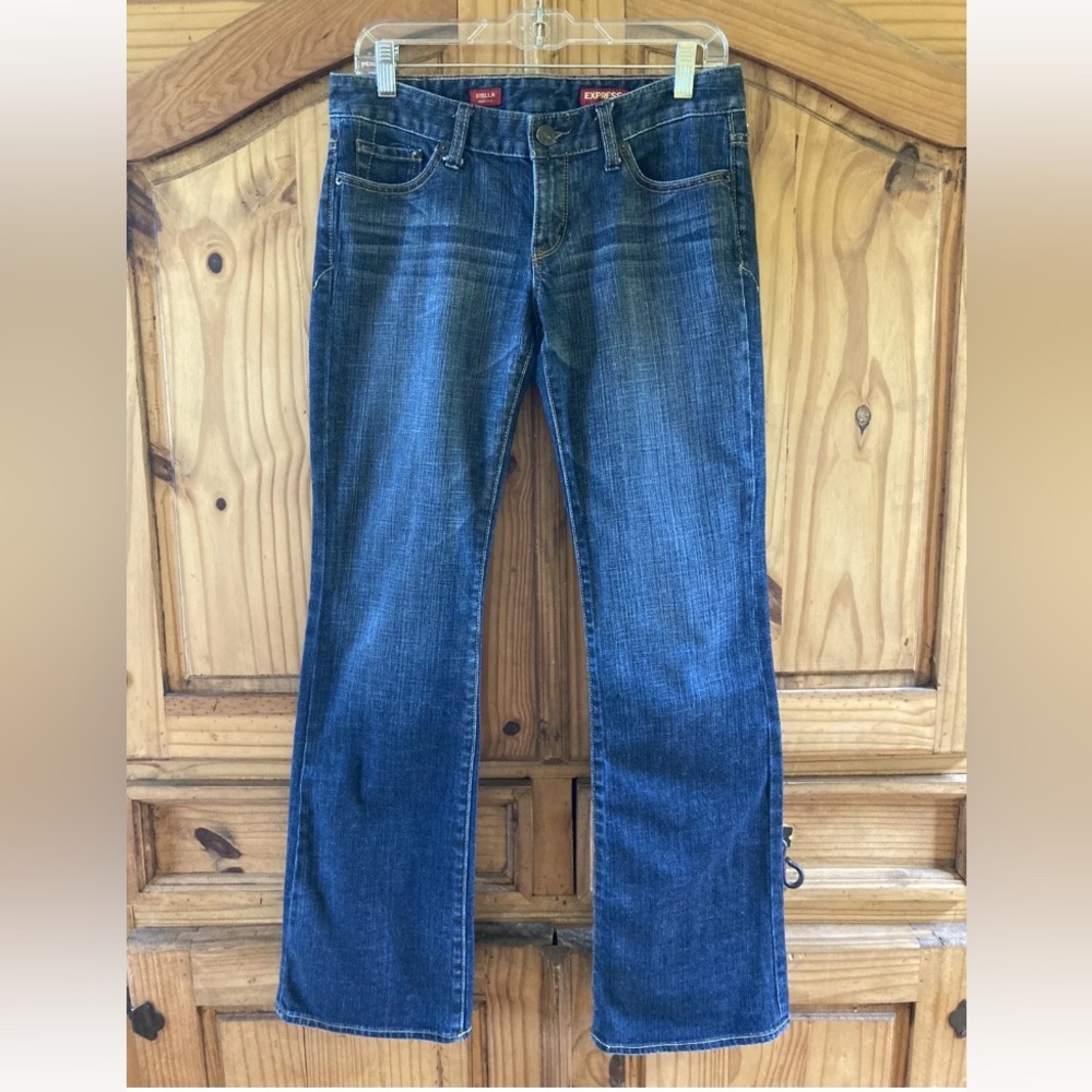 Women’s Express Stella Boot distressed blue Jeans size 6